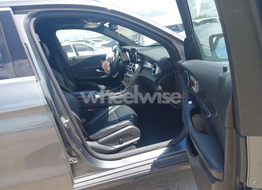 Photo 5 of 2018 Mercedes-benz Glc 300 4MATIC (VIN WDC0G4KB3JV068602)