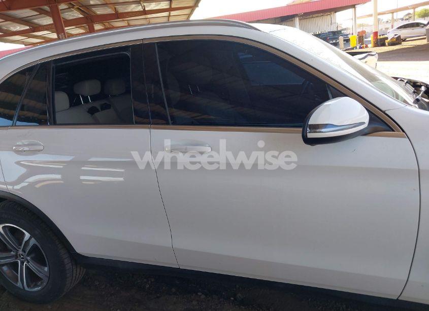 Photo 14 of 2018 Mercedes-benz Glc 300 4MATIC (VIN WDC0G4KB4JV075901)