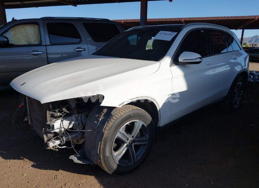 Photo 2 of 2018 Mercedes-benz Glc 300 4MATIC (VIN WDC0G4KB4JV075901)