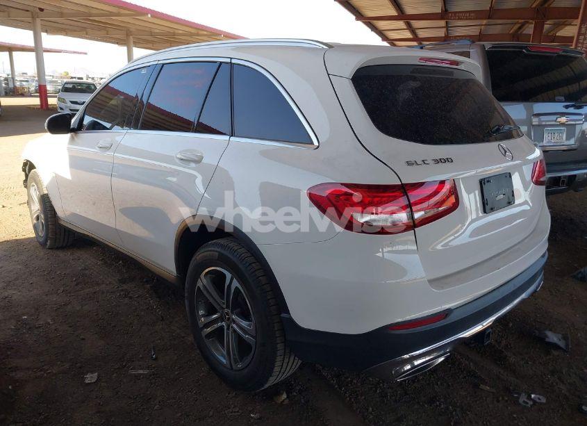 Photo 3 of 2018 Mercedes-benz Glc 300 4MATIC (VIN WDC0G4KB4JV075901)