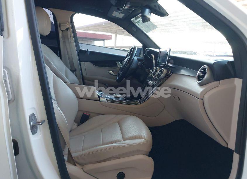 Photo 5 of 2018 Mercedes-benz Glc 300 4MATIC (VIN WDC0G4KB4JV075901)