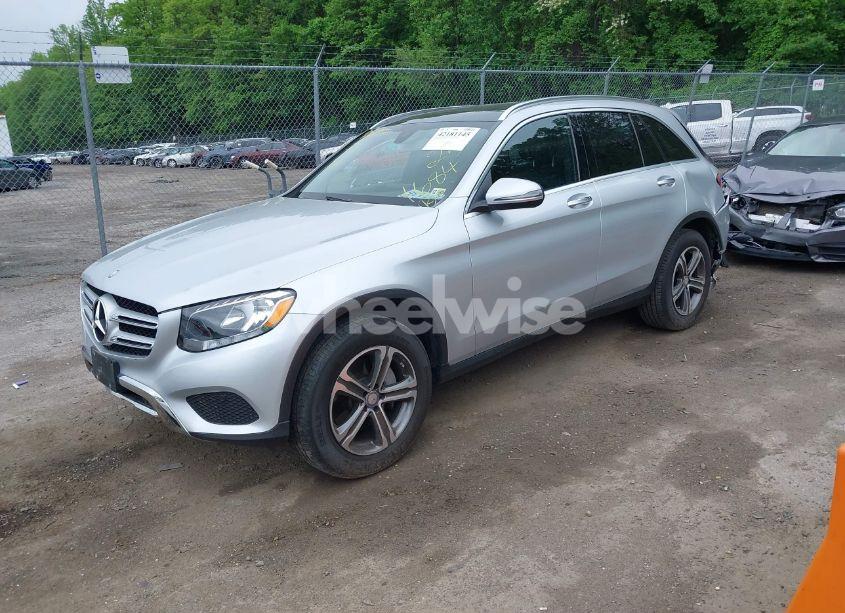 Photo 2 of 2017 Mercedes-benz Glc 300 4MATIC (VIN WDC0G4KB5HF195307)