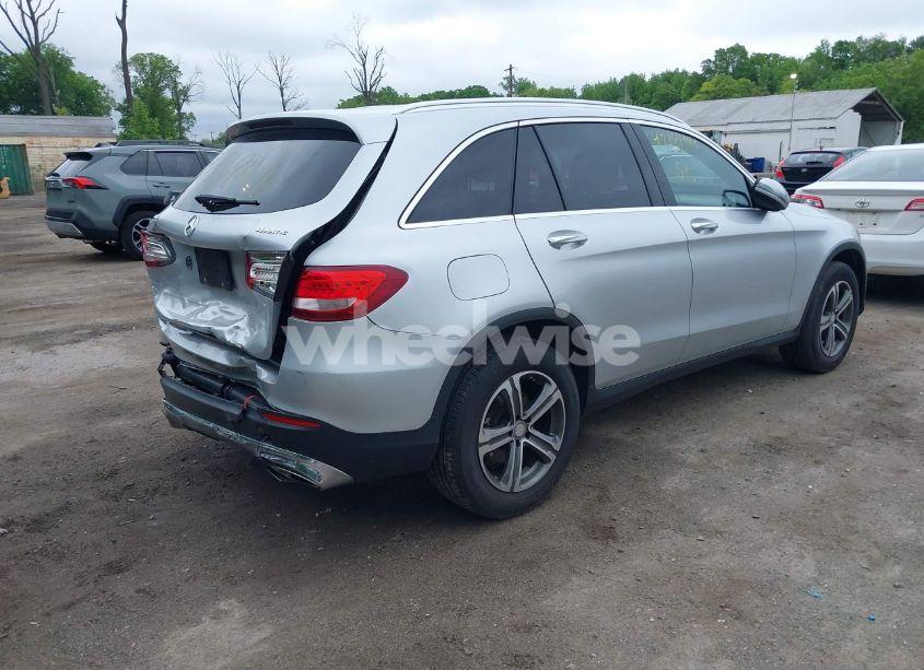 Photo 4 of 2017 Mercedes-benz Glc 300 4MATIC (VIN WDC0G4KB5HF195307)