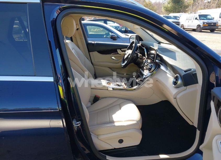 Photo 5 of 2017 Mercedes-benz Glc 300 4MATIC (VIN WDC0G4KB5HV009478)