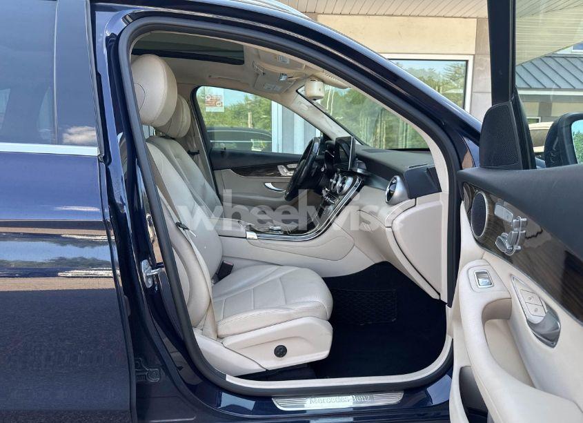 Photo 5 of 2017 Mercedes-benz Glc 300 4MATIC (VIN WDC0G4KB6HF256258)