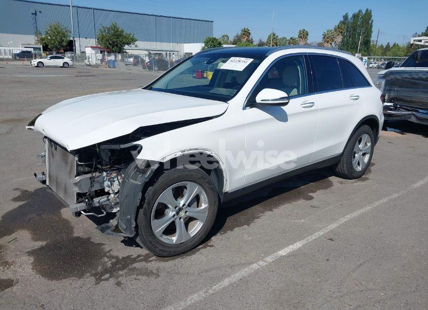 Photo 2 of 2017 Mercedes-benz Glc 300 4MATIC (VIN WDC0G4KB7HV005707)