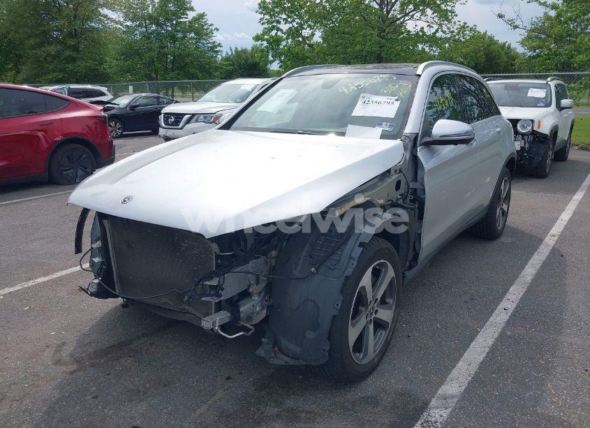 Photo 2 of 2019 Mercedes-benz Glc 300 4MATIC (VIN WDC0G4KB7KF626348)