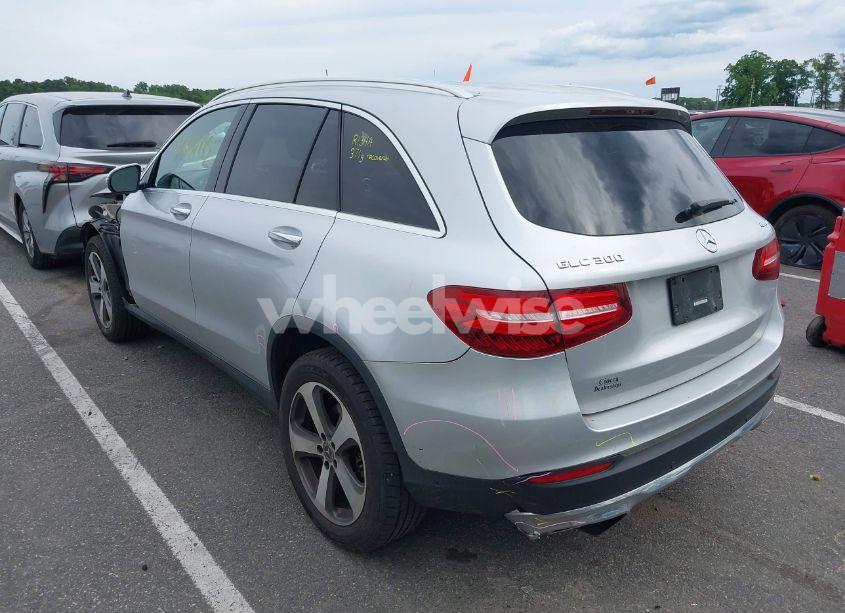 Photo 3 of 2019 Mercedes-benz Glc 300 4MATIC (VIN WDC0G4KB7KF626348)