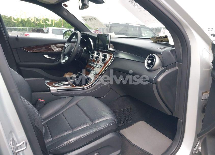 Photo 5 of 2019 Mercedes-benz Glc 300 4MATIC (VIN WDC0G4KB7KF626348)