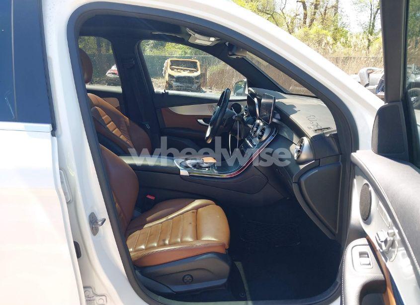 Photo 5 of 2019 Mercedes-benz Glc 300 4MATIC (VIN WDC0G4KB7KF642680)