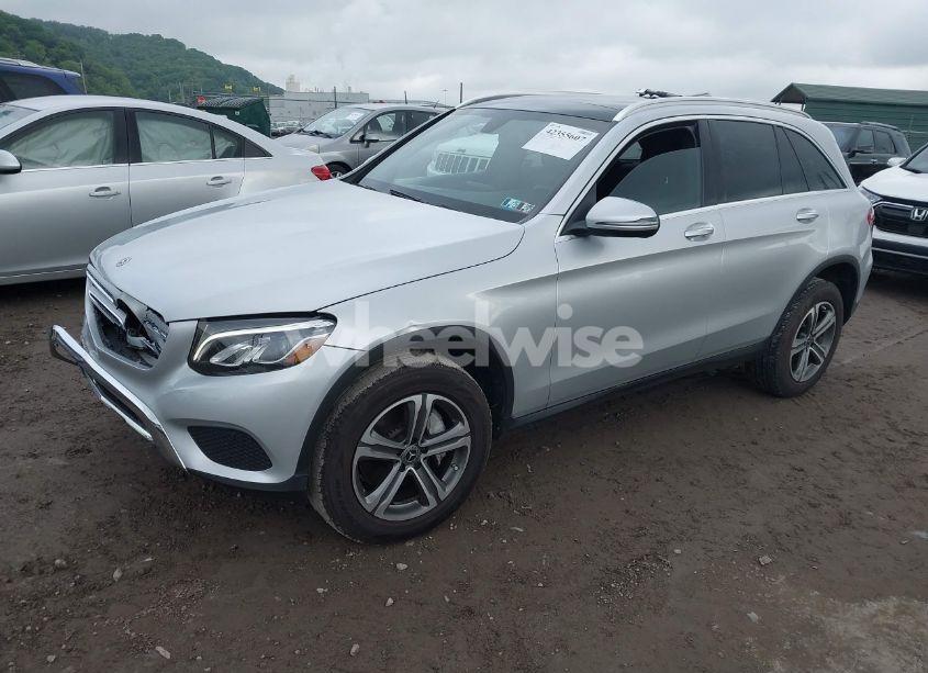 Photo 2 of 2017 Mercedes-benz Glc 300 4MATIC (VIN WDC0G4KB8HV010270)