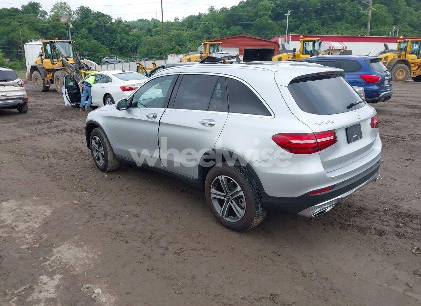 Photo 3 of 2017 Mercedes-benz Glc 300 4MATIC (VIN WDC0G4KB8HV010270)