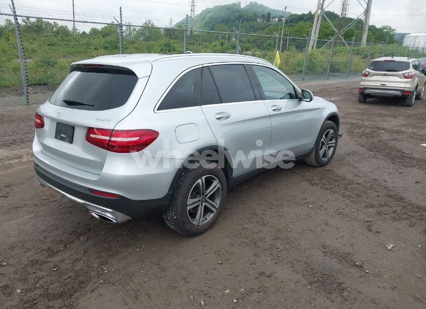 Photo 4 of 2017 Mercedes-benz Glc 300 4MATIC (VIN WDC0G4KB8HV010270)