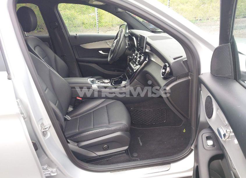 Photo 5 of 2017 Mercedes-benz Glc 300 4MATIC (VIN WDC0G4KB8HV010270)