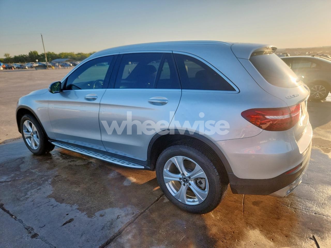Photo 2 of 2018 MERCEDES-BENZ GLC 300 4MATIC (VIN WDC0G4KB8JV023803)
