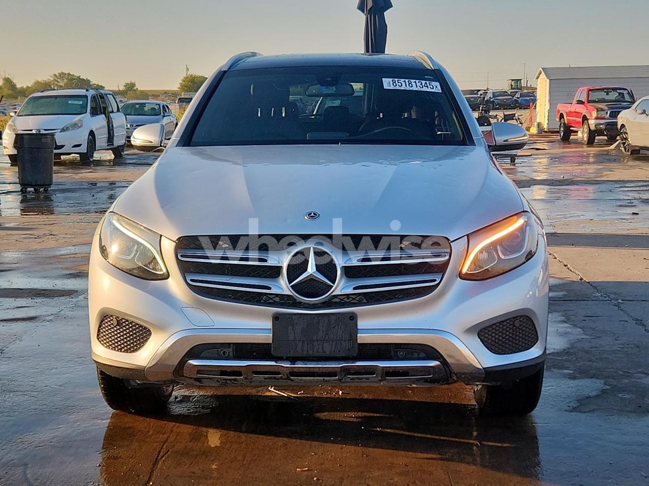 Photo 5 of 2018 MERCEDES-BENZ GLC 300 4MATIC (VIN WDC0G4KB8JV023803)