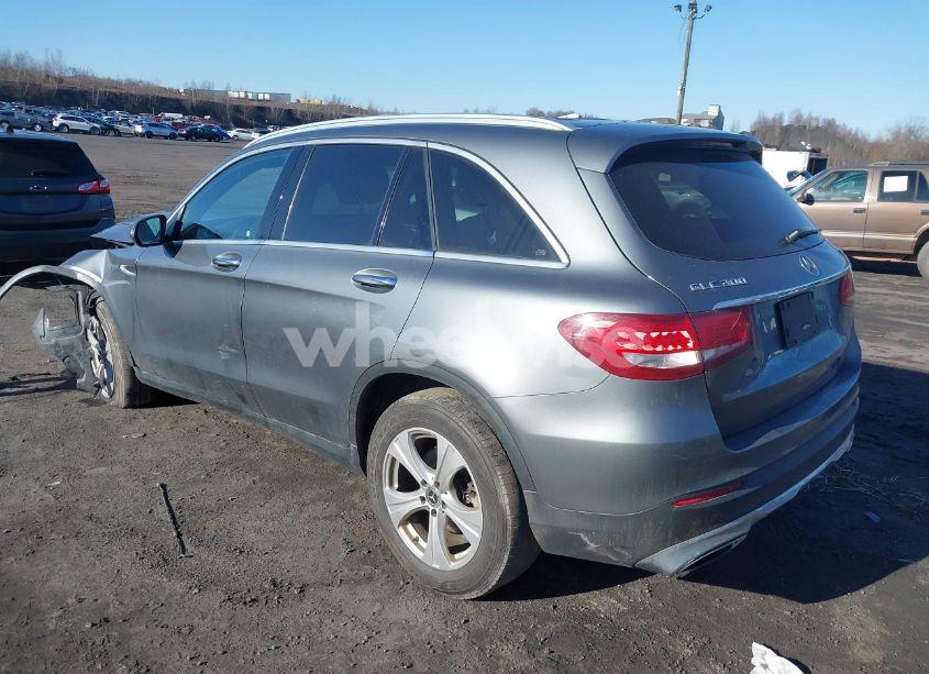 Photo 3 of 2018 Mercedes-benz Glc 300 4MATIC (VIN WDC0G4KB8JV112240)