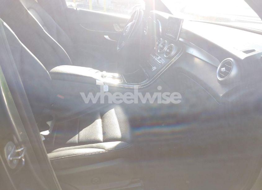 Photo 5 of 2018 Mercedes-benz Glc 300 4MATIC (VIN WDC0G4KB8JV112240)