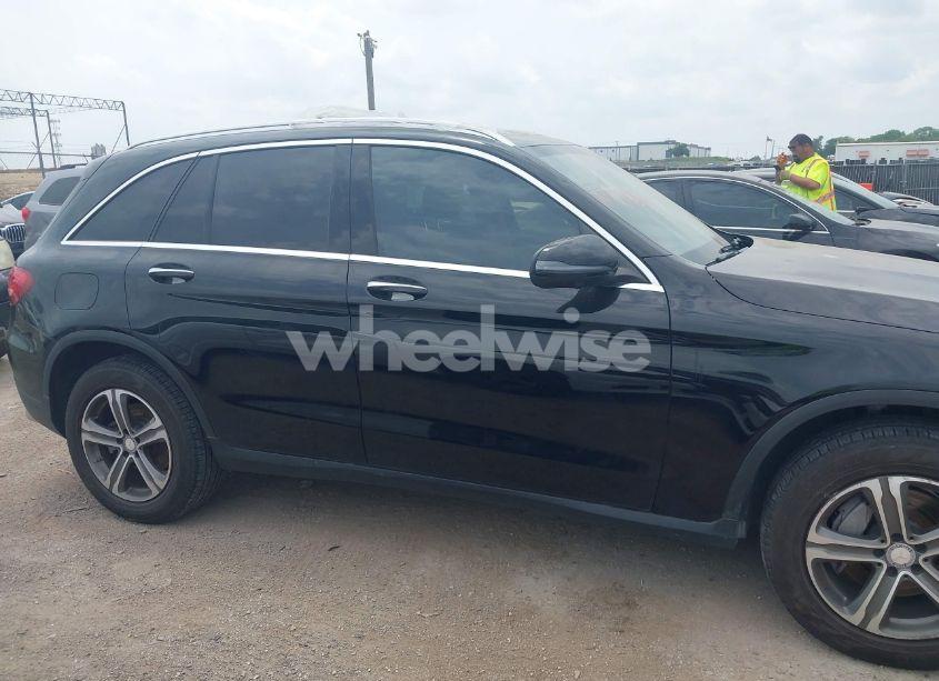 Photo 13 of 2016 Mercedes-benz Glc 300 4MATIC (VIN WDC0G4KB9GF054447)