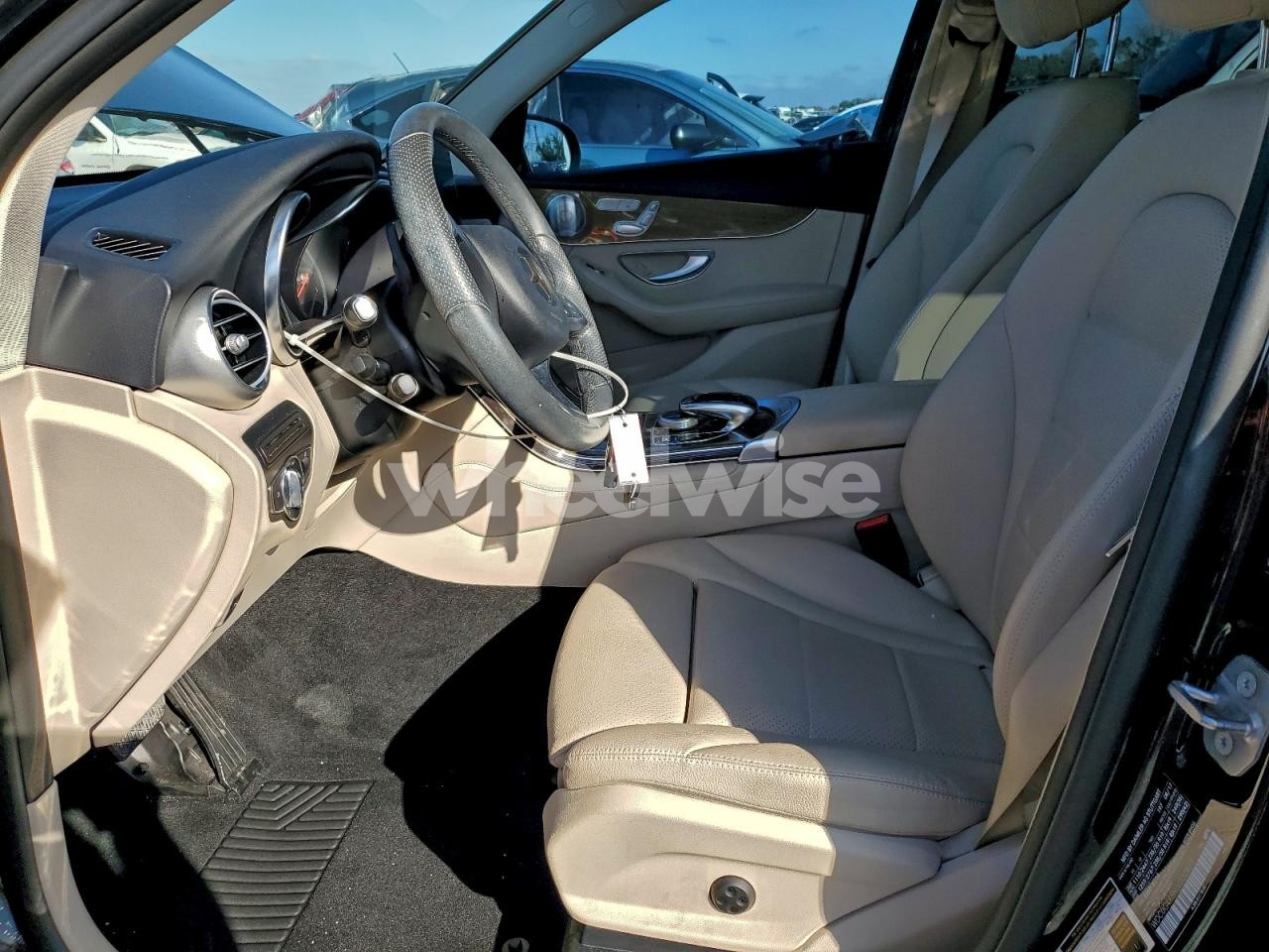 Photo 7 of 2018 MERCEDES-BENZ GLC 300 4MATIC (VIN WDC0G4KB9JV032879)