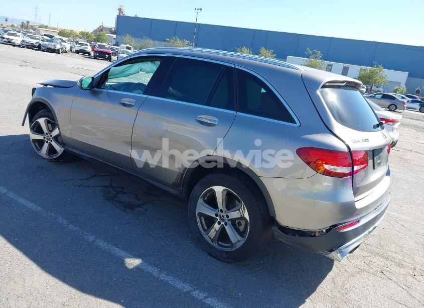 Photo 3 of 2019 Mercedes-benz Glc 300 4MATIC (VIN WDC0G4KB9KF606523)