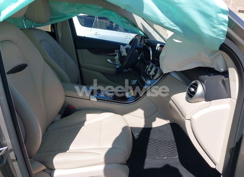 Photo 5 of 2019 Mercedes-benz Glc 300 4MATIC (VIN WDC0G4KB9KF606523)