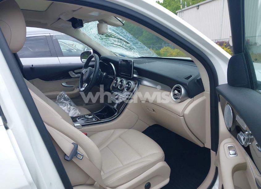 Photo 5 of 2019 Mercedes-benz Glc 300 4MATIC (VIN WDC0G4KB9KV175364)