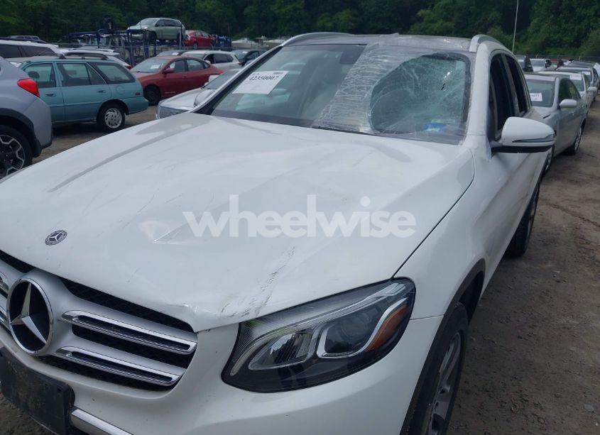 Photo 6 of 2019 Mercedes-benz Glc 300 4MATIC (VIN WDC0G4KB9KV175364)