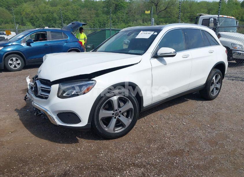 Photo 2 of 2019 Mercedes-benz Glc 300 4MATIC (VIN WDC0G4KBXKF665466)