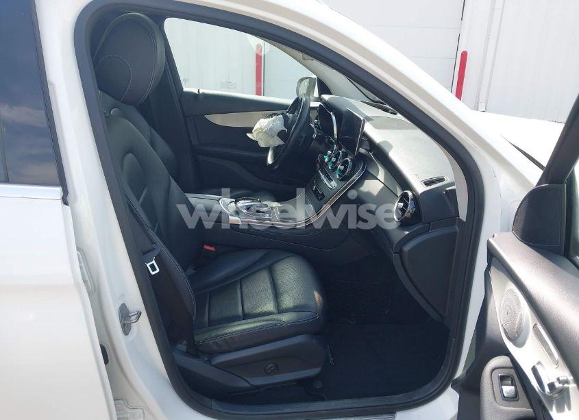 Photo 5 of 2019 Mercedes-benz Glc 300 4MATIC (VIN WDC0G4KBXKF665466)