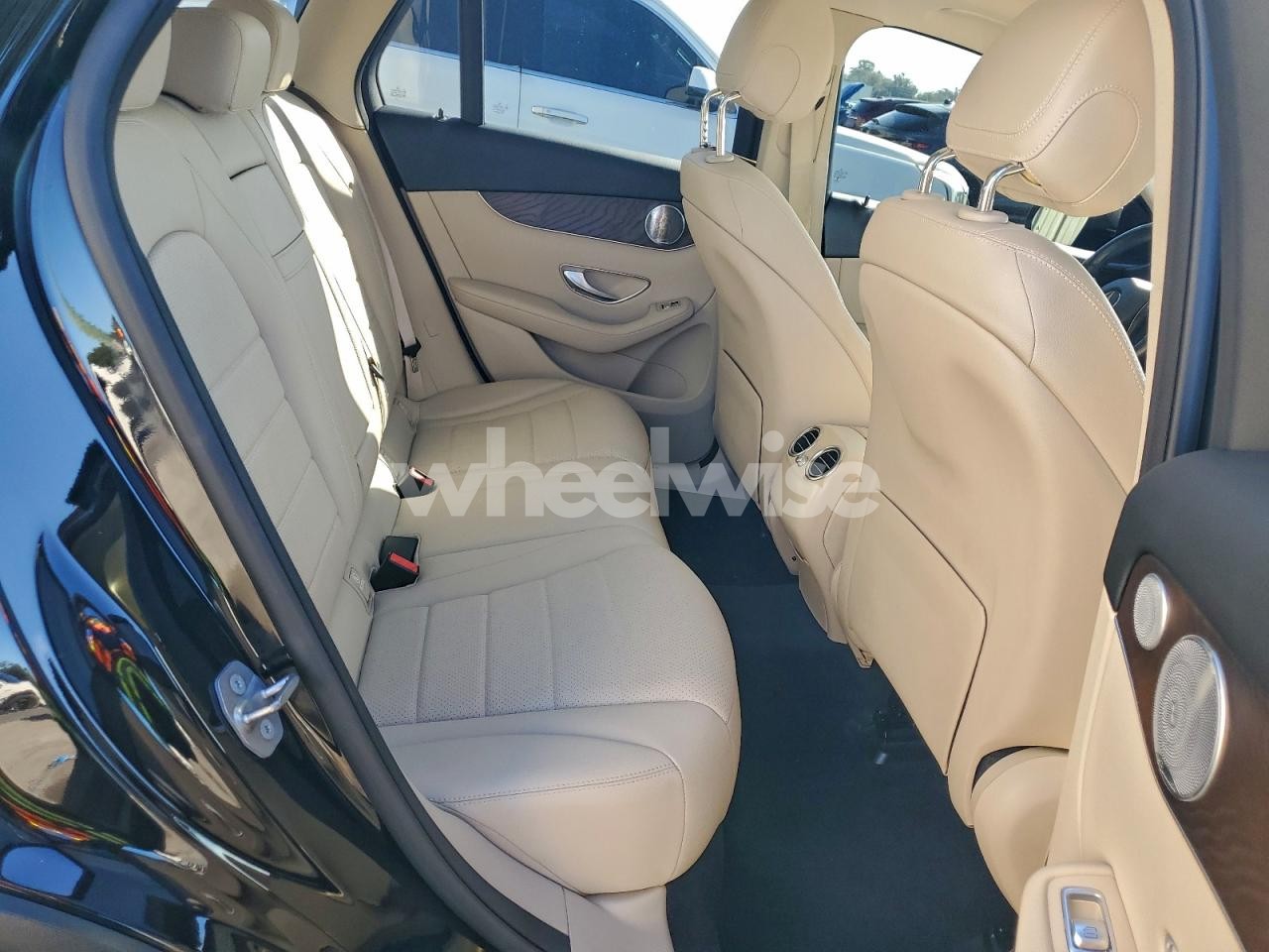 Photo 10 of 2019 MERCEDES-BENZ GLC 350E (VIN WDC0G5EB6KF609431)