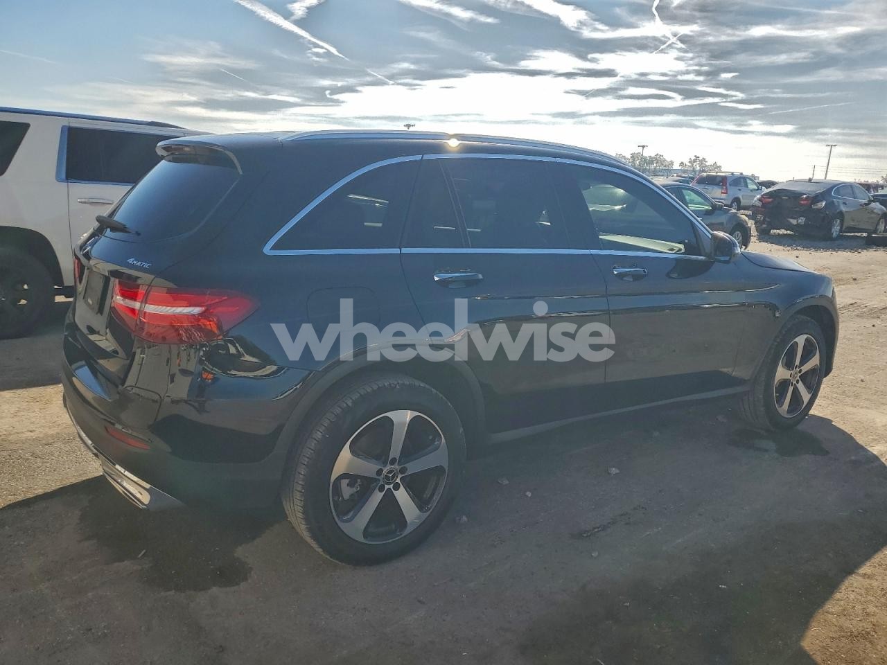 Photo 3 of 2019 MERCEDES-BENZ GLC 350E (VIN WDC0G5EB6KF609431)