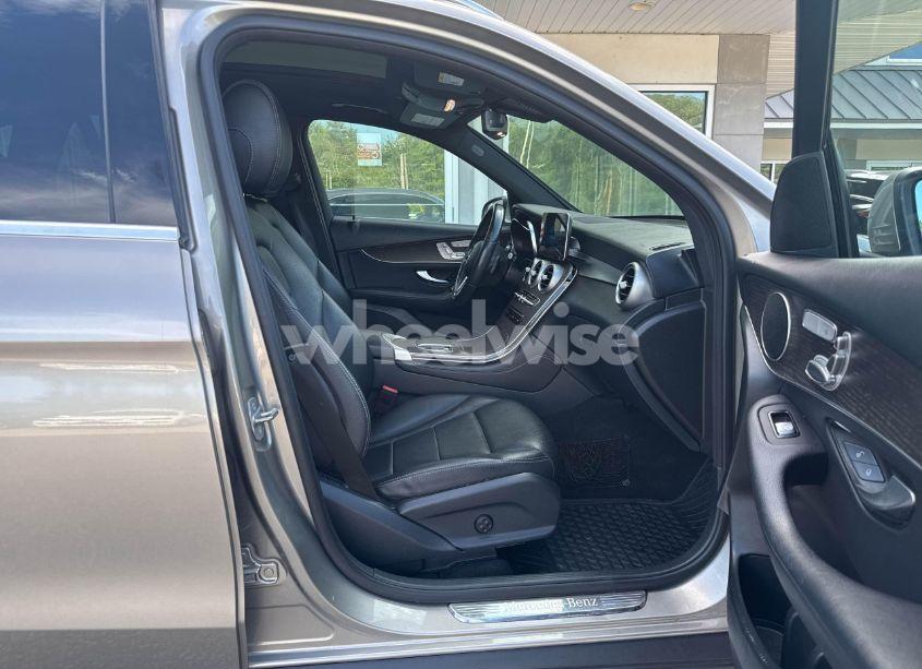 Photo 5 of 2020 Mercedes-benz Glc 300 4MATIC (VIN WDC0G8EB3LF693291)