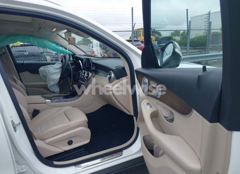 Photo 5 of 2020 Mercedes-benz Glc 300 4MATIC (VIN WDC0G8EB6LF745089)