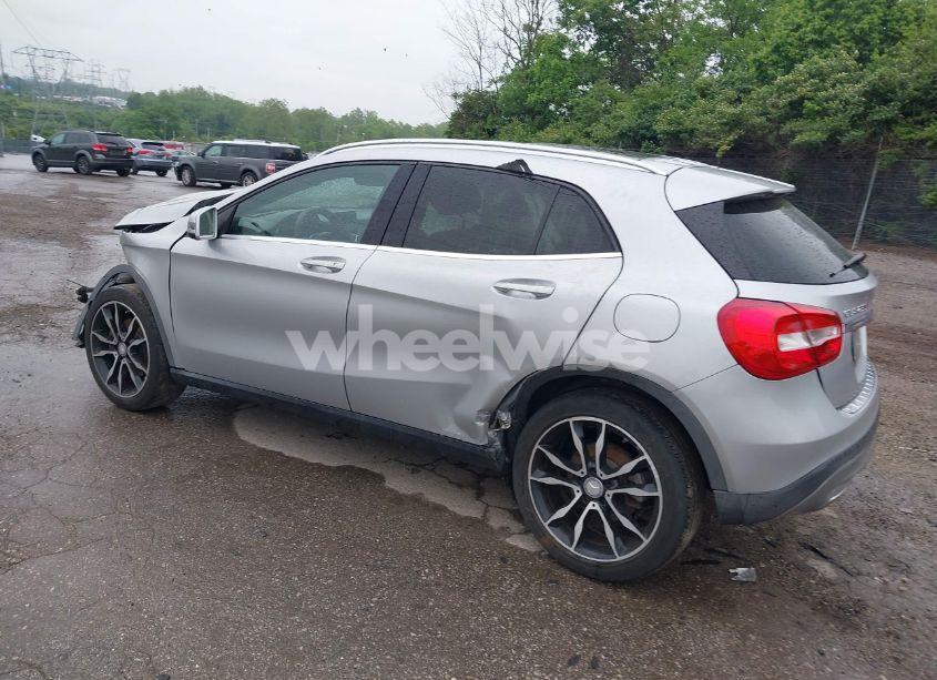 Photo 3 of 2015 Mercedes-benz Gla 250 (VIN WDCTG4EB1FJ128030)