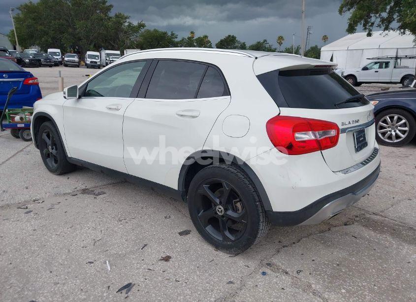 Photo 3 of 2018 Mercedes-benz Gla 250 (VIN WDCTG4EB5JJ459623)