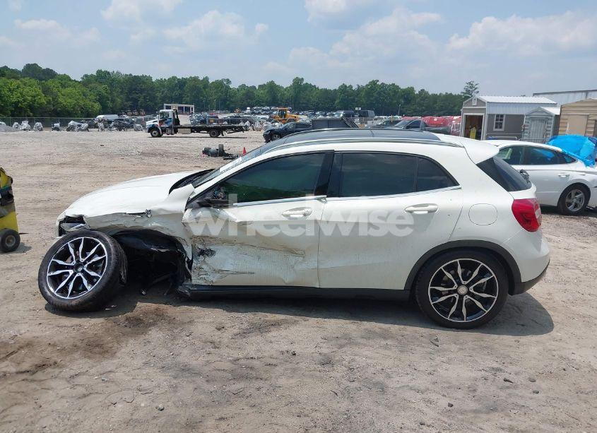 Photo 14 of 2015 Mercedes-benz Gla 250 (VIN WDCTG4EB7FJ110325)