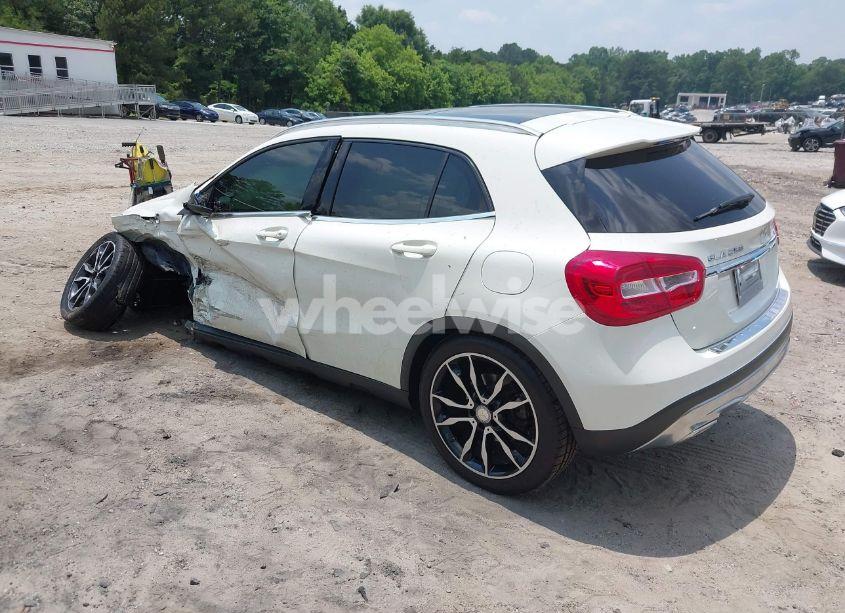 Photo 3 of 2015 Mercedes-benz Gla 250 (VIN WDCTG4EB7FJ110325)