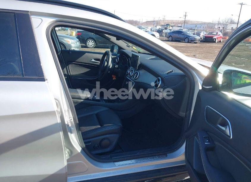 Photo 5 of 2016 Mercedes-benz Gla 250 4MATIC (VIN WDCTG4GB2GJ253228)