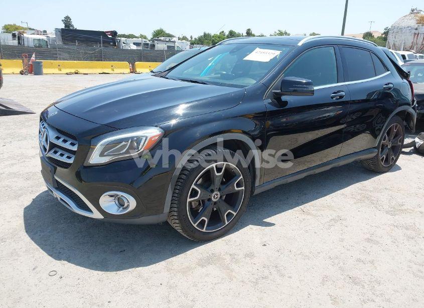 Photo 2 of 2019 Mercedes-benz Gla 250 4MATIC (VIN WDCTG4GB2KJ579667)