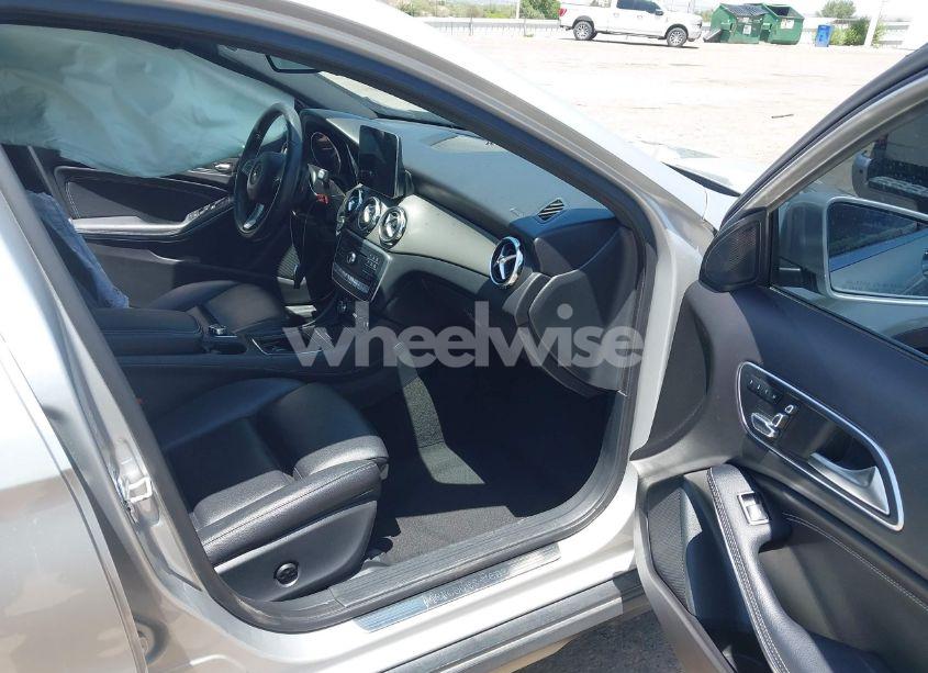 Photo 5 of 2018 Mercedes-benz Gla 250 4MATIC (VIN WDCTG4GB3JJ408554)