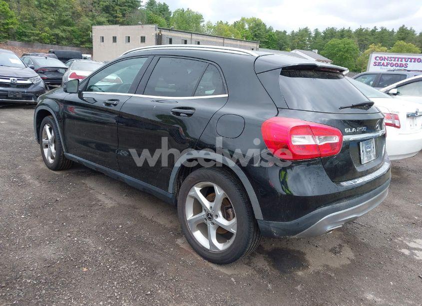 Photo 3 of 2018 Mercedes-benz Gla 250 4MATIC (VIN WDCTG4GB3JJ467524)