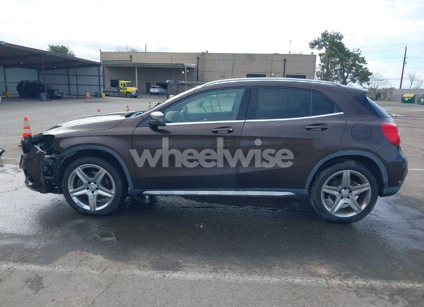 Photo 15 of 2015 Mercedes-benz Gla 250 4MATIC (VIN WDCTG4GB4FJ107864)