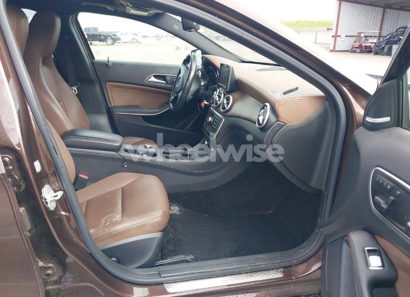 Photo 5 of 2015 Mercedes-benz Gla 250 4MATIC (VIN WDCTG4GB4FJ107864)