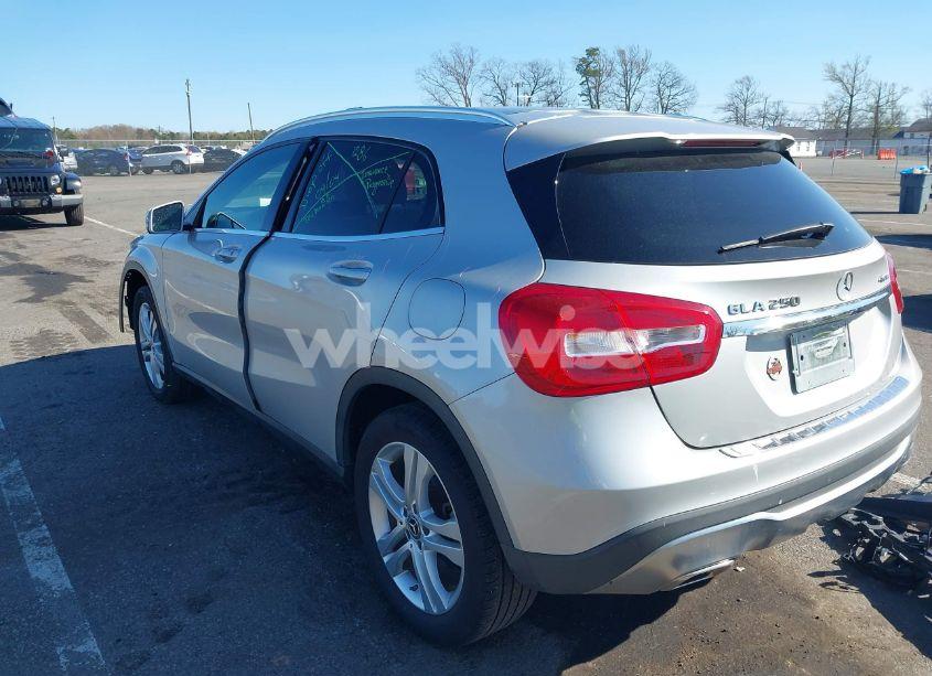 Photo 3 of 2018 Mercedes-benz Gla 250 4MATIC (VIN WDCTG4GB4JJ479228)