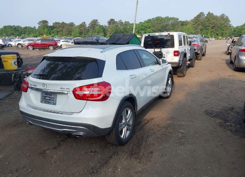 Photo 4 of 2015 Mercedes-benz Gla 250 4MATIC (VIN WDCTG4GB5FJ171363)
