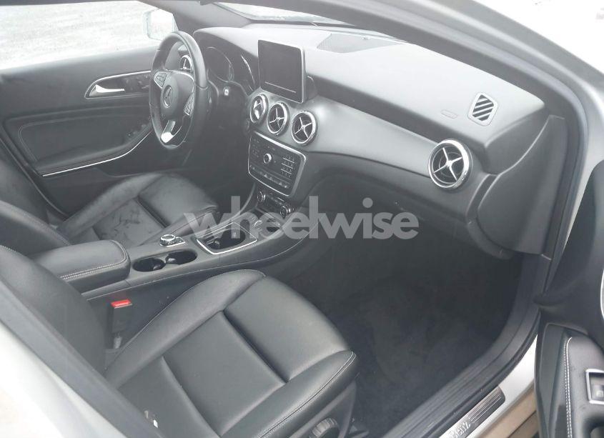 Photo 5 of 2016 Mercedes-benz Gla 250 4MATIC (VIN WDCTG4GB6GJ235962)