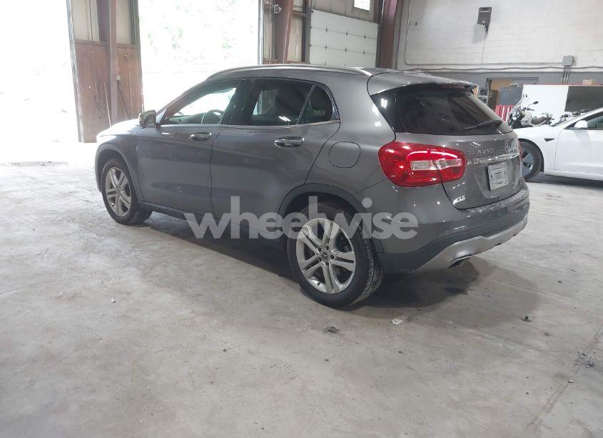 Photo 3 of 2018 Mercedes-benz Gla 250 4MATIC (VIN WDCTG4GB6JJ512410)