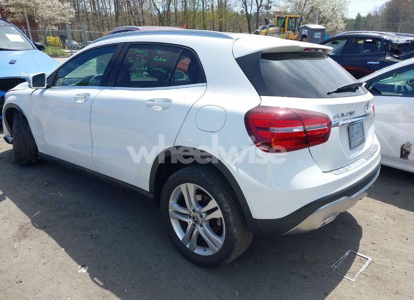 Photo 3 of 2019 Mercedes-benz Gla 250 4MATIC (VIN WDCTG4GB9KU019398)