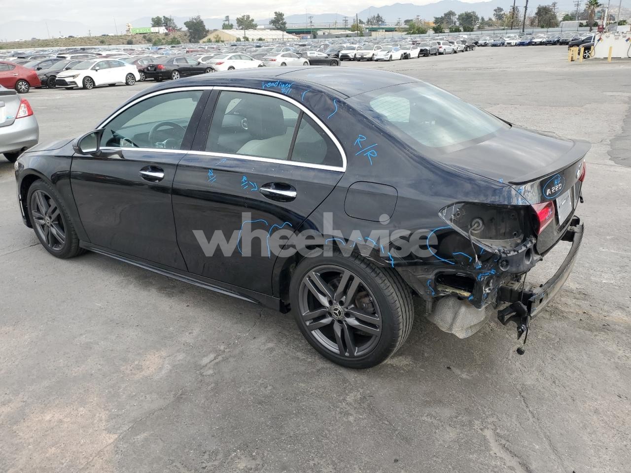 Photo 2 of 2019 MERCEDES-BENZ A 220 4MATIC N/A (VIN WDD3G4FB3KW012951)
